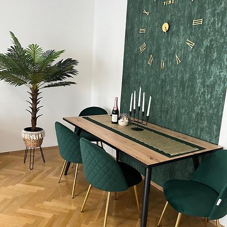 Anna Luxury Apartment Wina Bagian luar foto