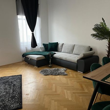 Anna Luxury Apartment Wina Bagian luar foto